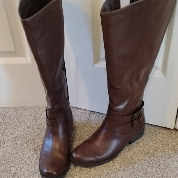 Elegant Brown Leather Knee-High Boots - Picture 1 of 4